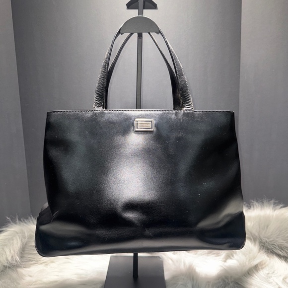 Burberry Black Leather Shoulder Bag - Picture 1 of 12